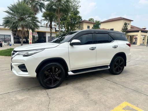 2018 TOYOTA Fortuner