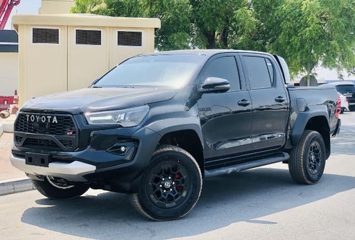 2025 TOYOTA Hilux, 