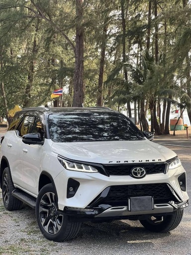 2020 TOYOTA Fortuner