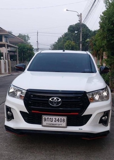 2019 TOYOTA Hilux