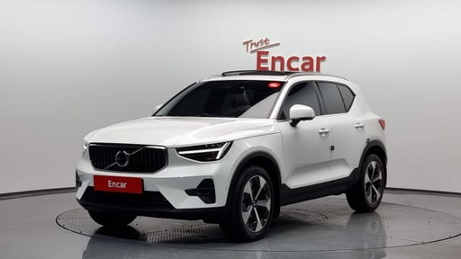 2024 VOLVO XC40