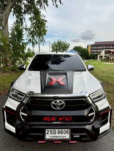 2022 TOYOTA Hilux
