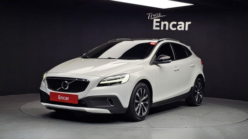 2019 VOLVO V40