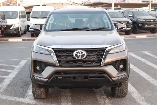 2017 TOYOTA Fortuner
