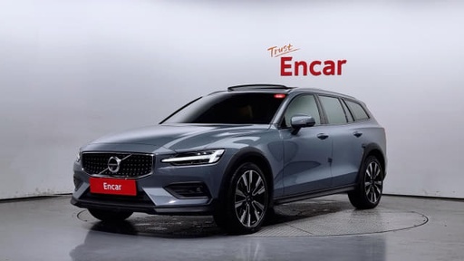 2022 VOLVO V60