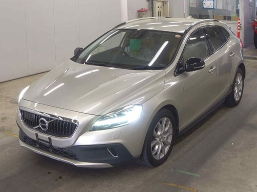 2017 VOLVO V40