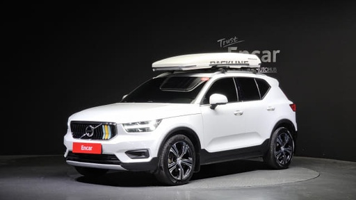 2020 VOLVO XC40