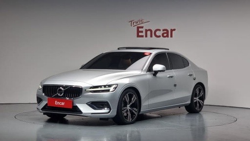 2021 VOLVO S60