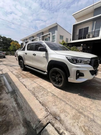 2019 TOYOTA Hilux