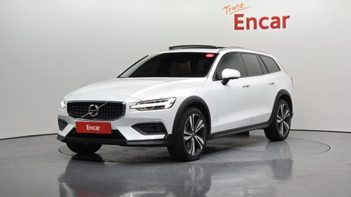 2020 VOLVO V60