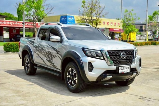 2022 NISSAN Navara