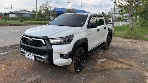2023 TOYOTA Hilux