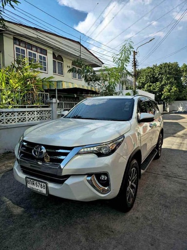 2019 TOYOTA Fortuner