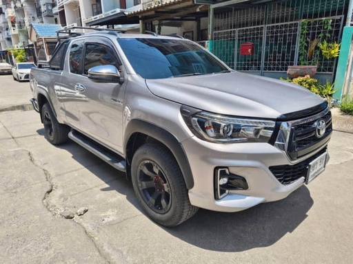 2019 TOYOTA Hilux