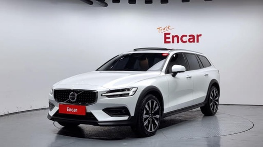 2023 VOLVO V60
