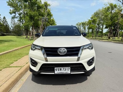 2018 TOYOTA Fortuner