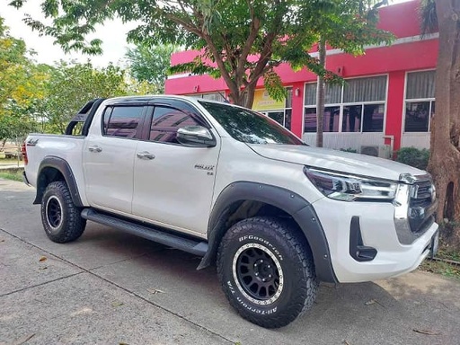 2021 TOYOTA Hilux