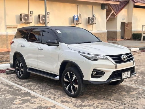 2018 TOYOTA Fortuner