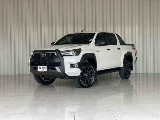 2024 TOYOTA Hilux
