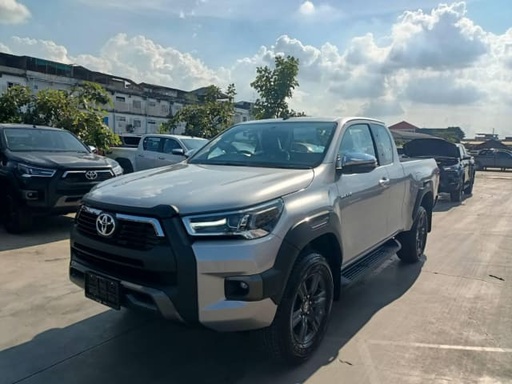 2025 TOYOTA Hilux