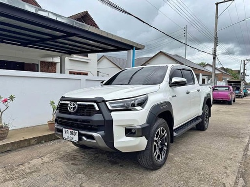 2023 TOYOTA Hilux
