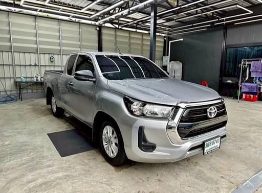 2023 TOYOTA Hilux