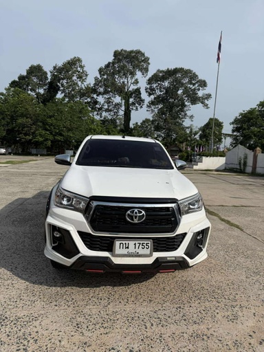 2019 TOYOTA Hilux