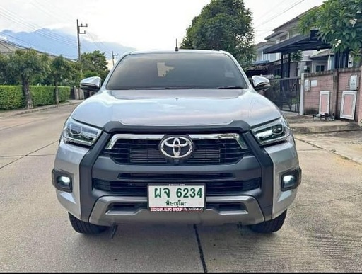 2024 TOYOTA Hilux