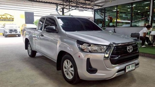 2024 TOYOTA Hilux
