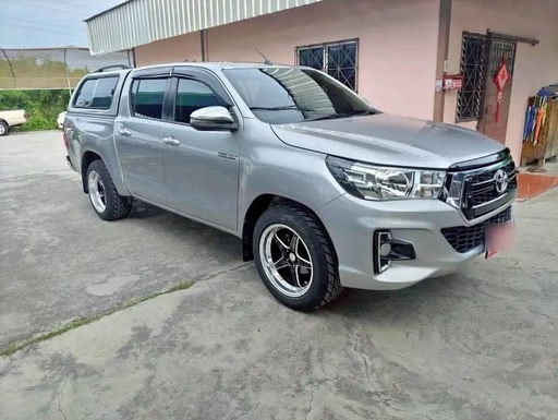 2020 TOYOTA Hilux