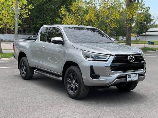 2022 TOYOTA Hilux