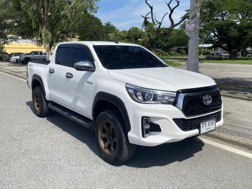 2019 TOYOTA Hilux
