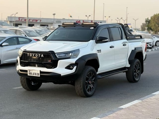 2024 TOYOTA Hilux