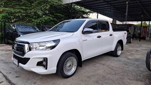 2019 TOYOTA Hilux