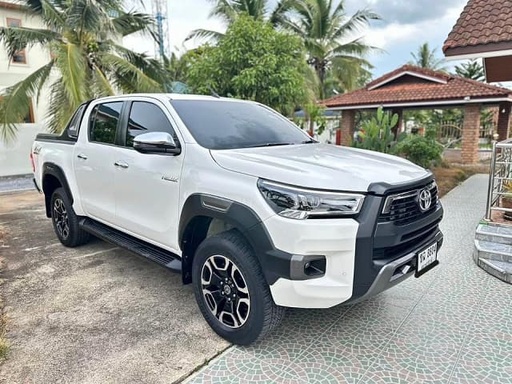 2023 TOYOTA Hilux