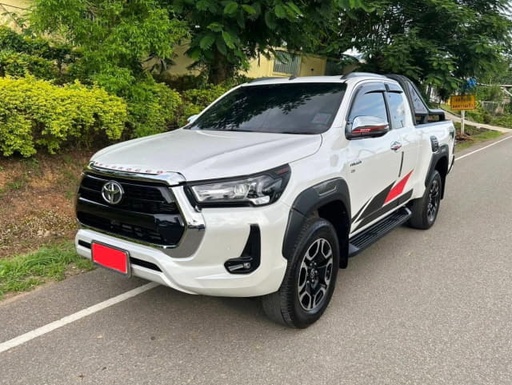 2022 TOYOTA Hilux, 