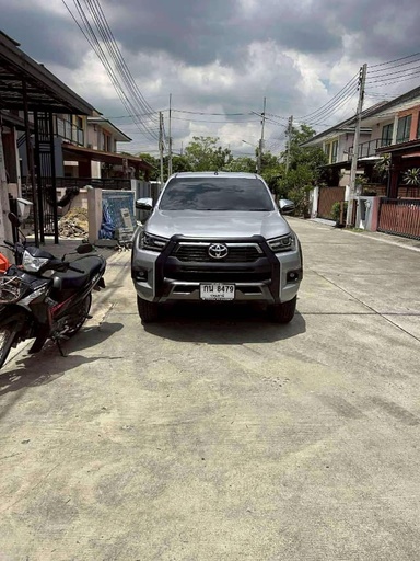 2024 TOYOTA Hilux