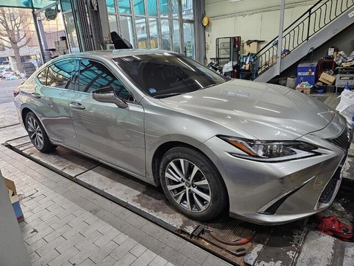 2019 LEXUS ES