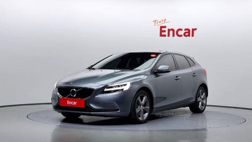 2018 VOLVO V40