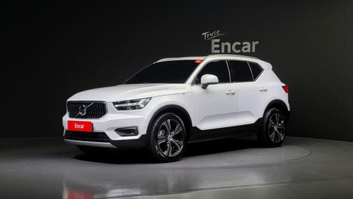 2020 VOLVO XC40