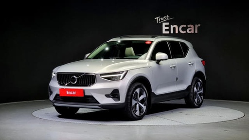 2023 VOLVO XC40