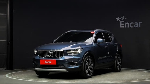 2021 VOLVO XC40