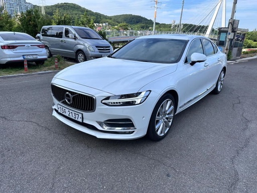 2019 VOLVO S90