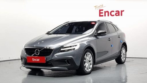 2018 VOLVO V40