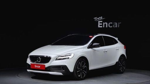 2018 VOLVO V40