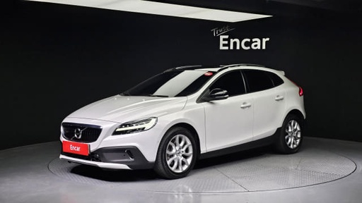 2018 VOLVO V40