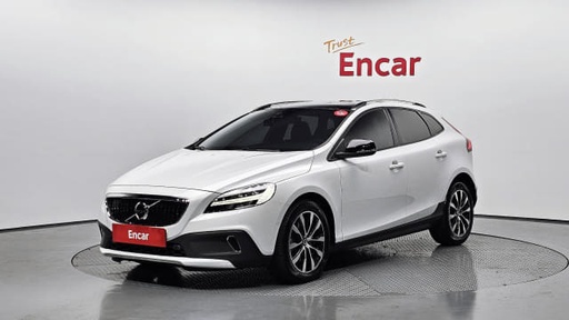 2019 VOLVO V40