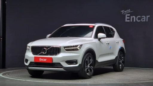 2021 VOLVO XC40