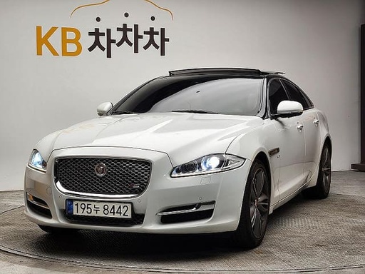 2017 JAGUAR XJ Series