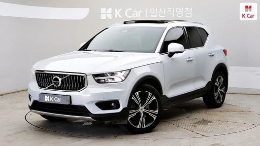 2021 VOLVO XC40